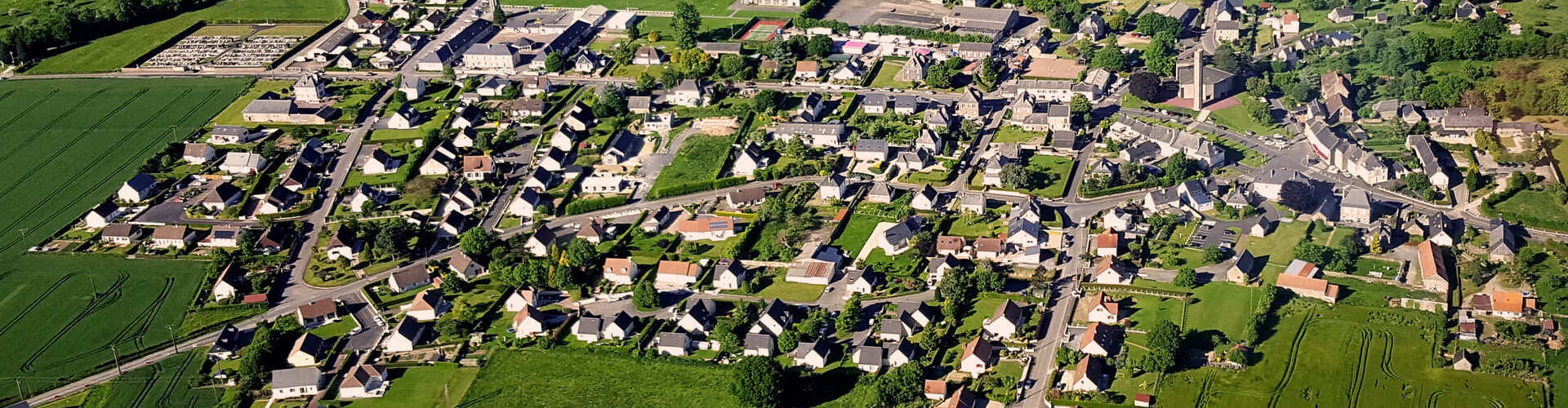 Mairie_De_Cahagnes_Vue_Avion